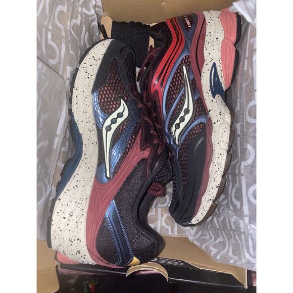 Athletic_Shoes
